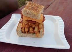 R30 - Toasted, Chips, Polony, Vienna, Lettuce, Cucumber, Cheese & 1/2 Russian